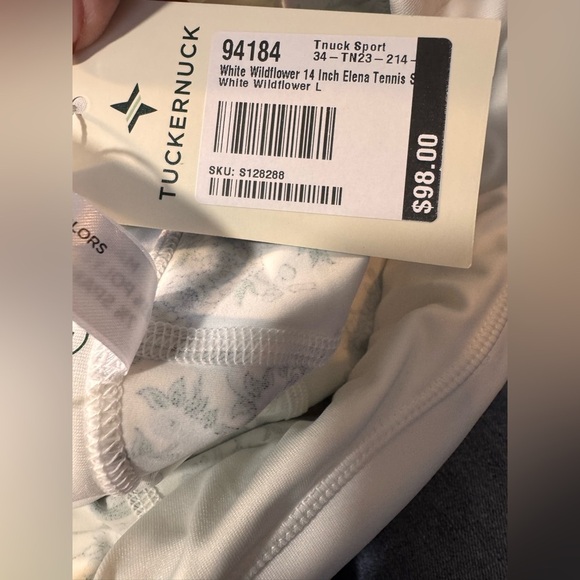 Tuckernuck White Wildflower 14” Elena Tennis Skirt Size Large NWT - Picture 13 of 13